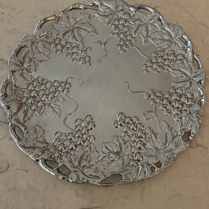 ARTHUR COURT GRAPE PATTERN ROUND TRAY